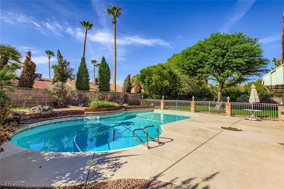 1543 Berendo Drive