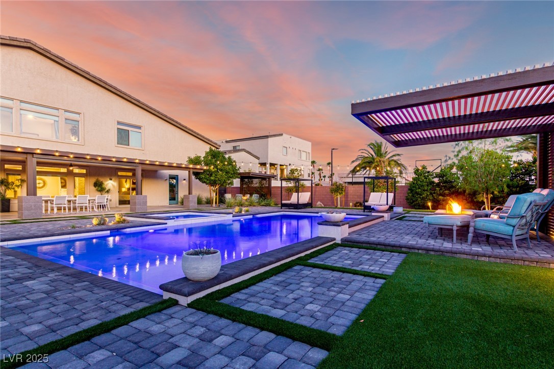 8775 Twisted Vine Lane