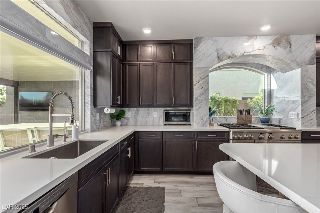 8775 Twisted Vine Lane