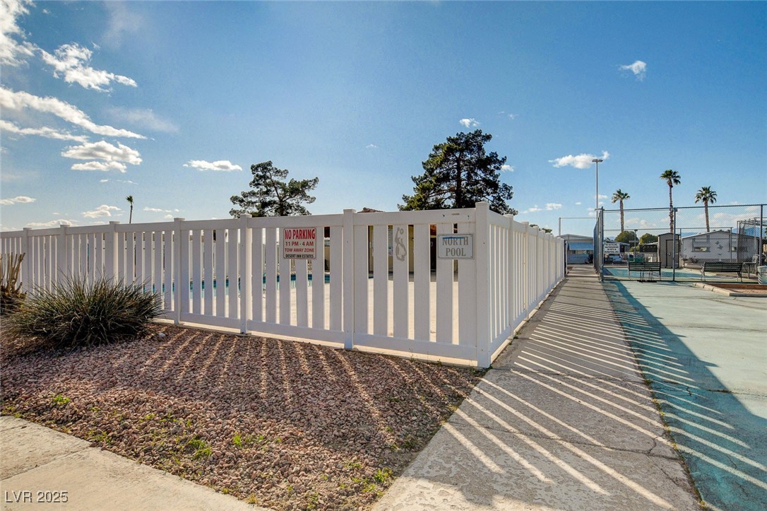 5572 Tres Piedras Road