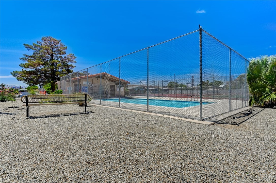 5572 Tres Piedras Road
