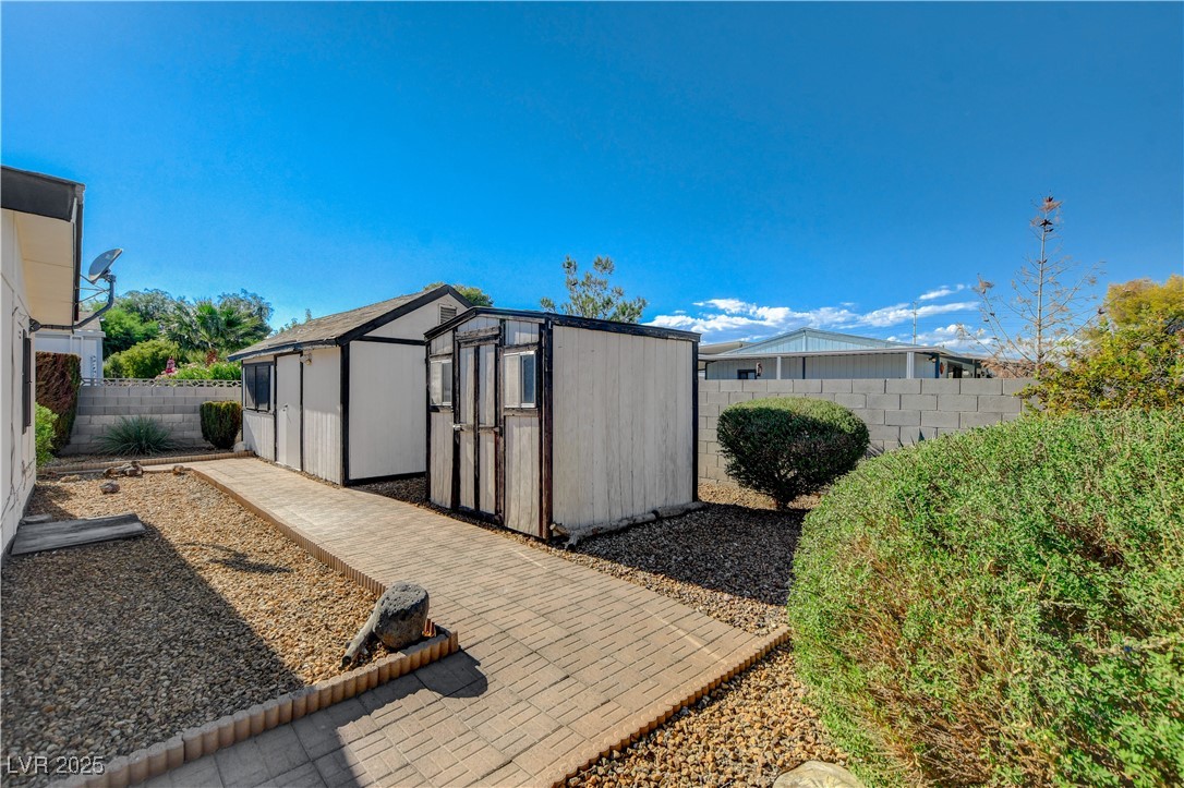 5572 Tres Piedras Road