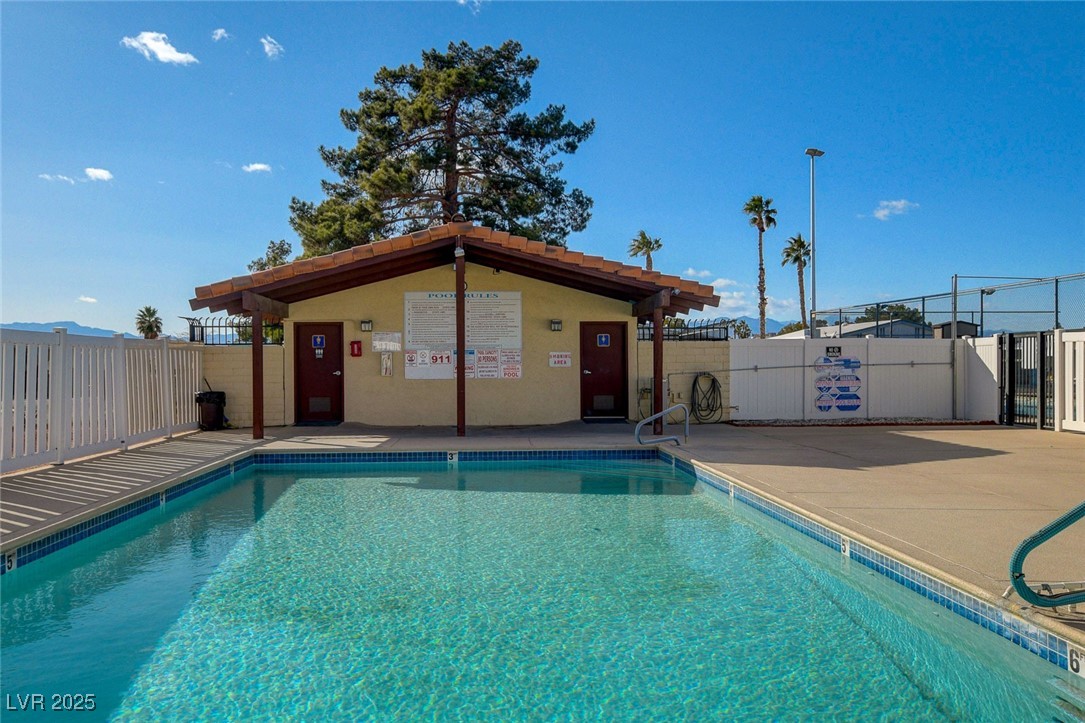 5572 Tres Piedras Road