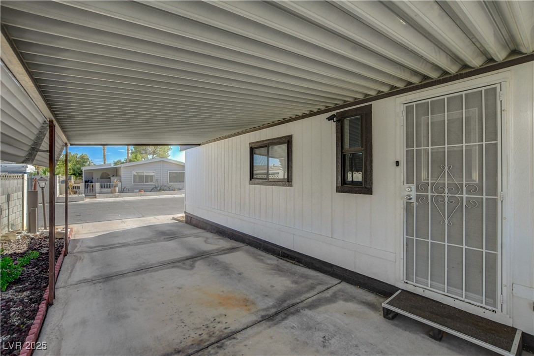 5572 Tres Piedras Road