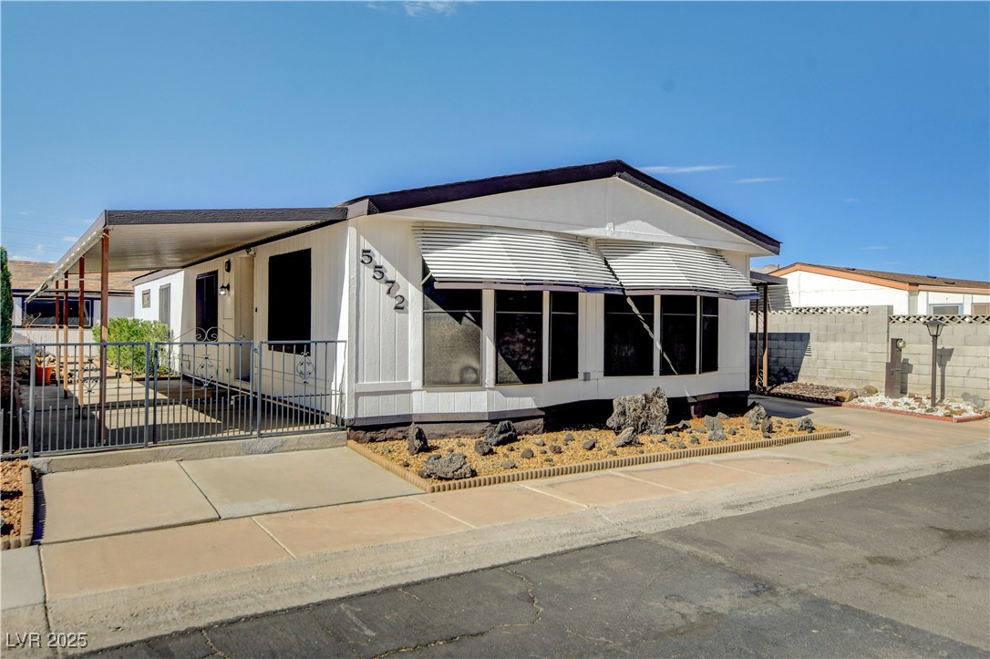 5572 Tres Piedras Road