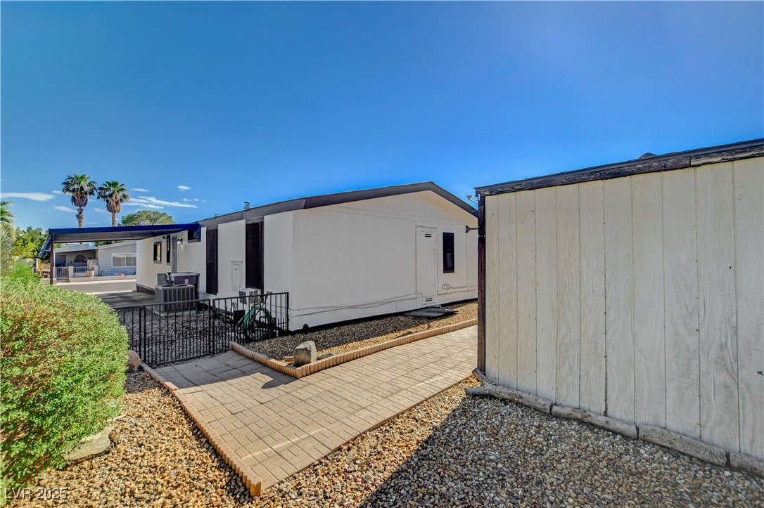 5572 Tres Piedras Road