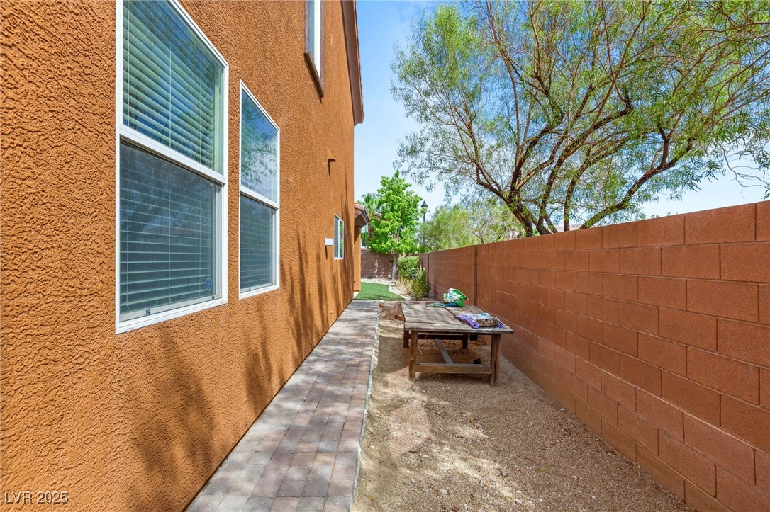 586 Wealdston Court