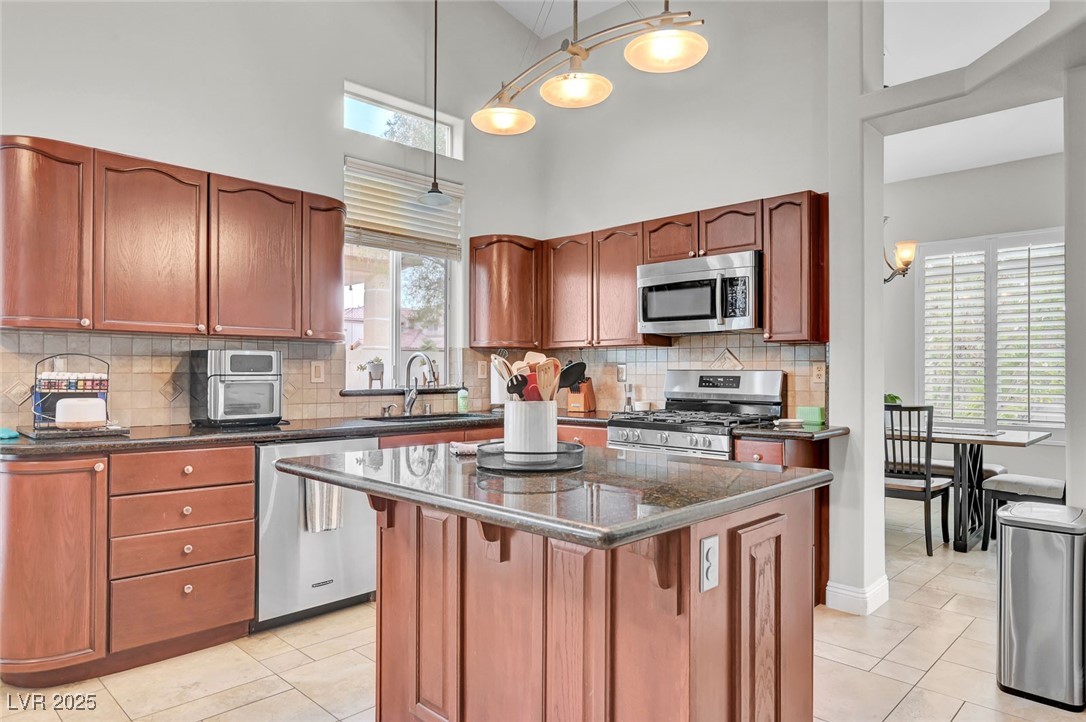 8809 Las Olivas Avenue