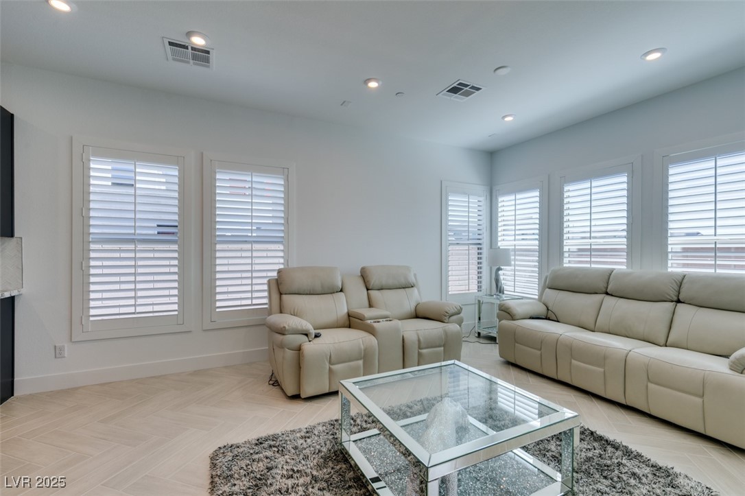 9844 Kings Glen Street