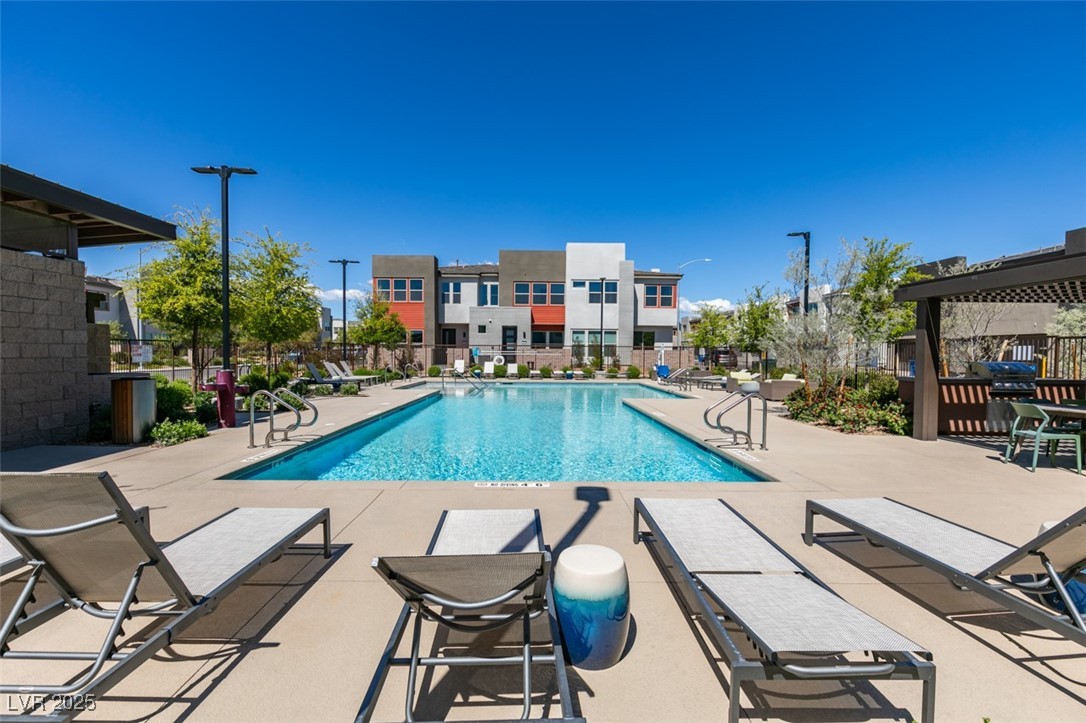 9844 Kings Glen Street