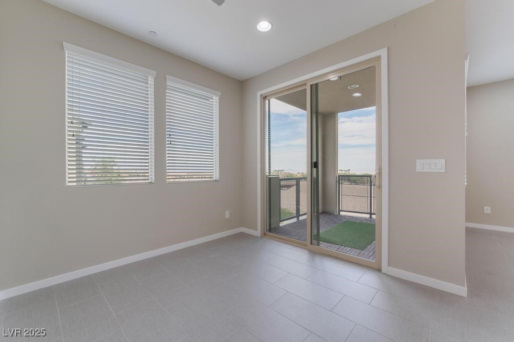 11236 Rainbow Peak Avenue 305