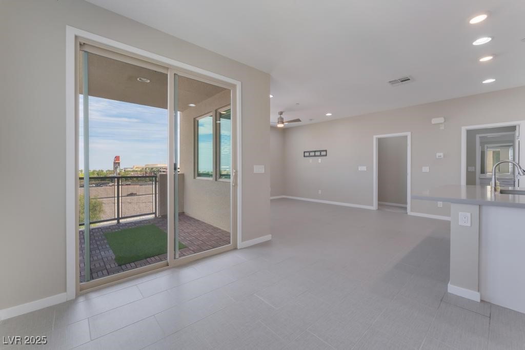 11236 Rainbow Peak Avenue 305