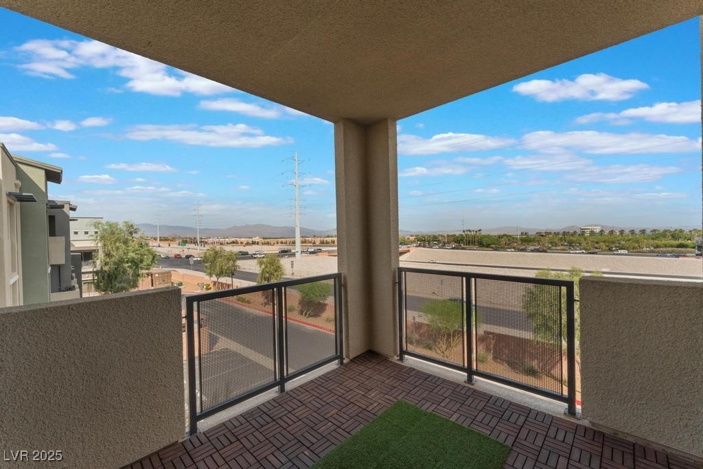 11236 Rainbow Peak Avenue 305