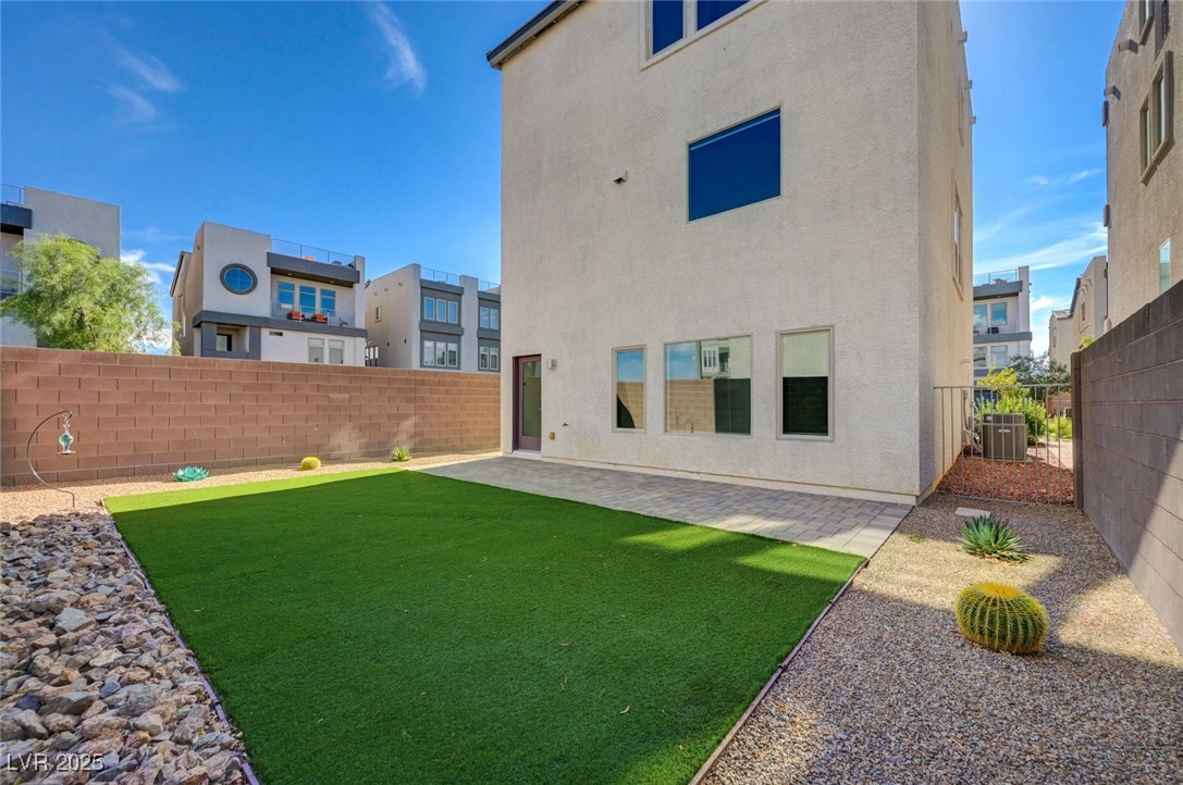 8178 Eaton Hill Street