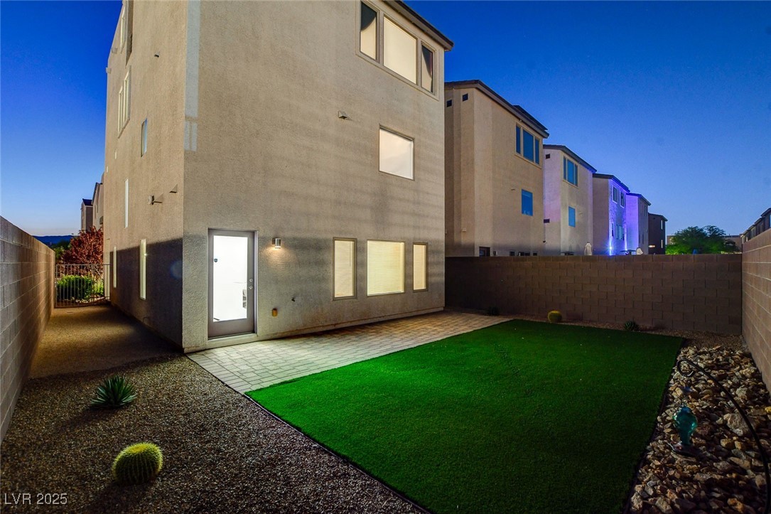 8178 Eaton Hill Street