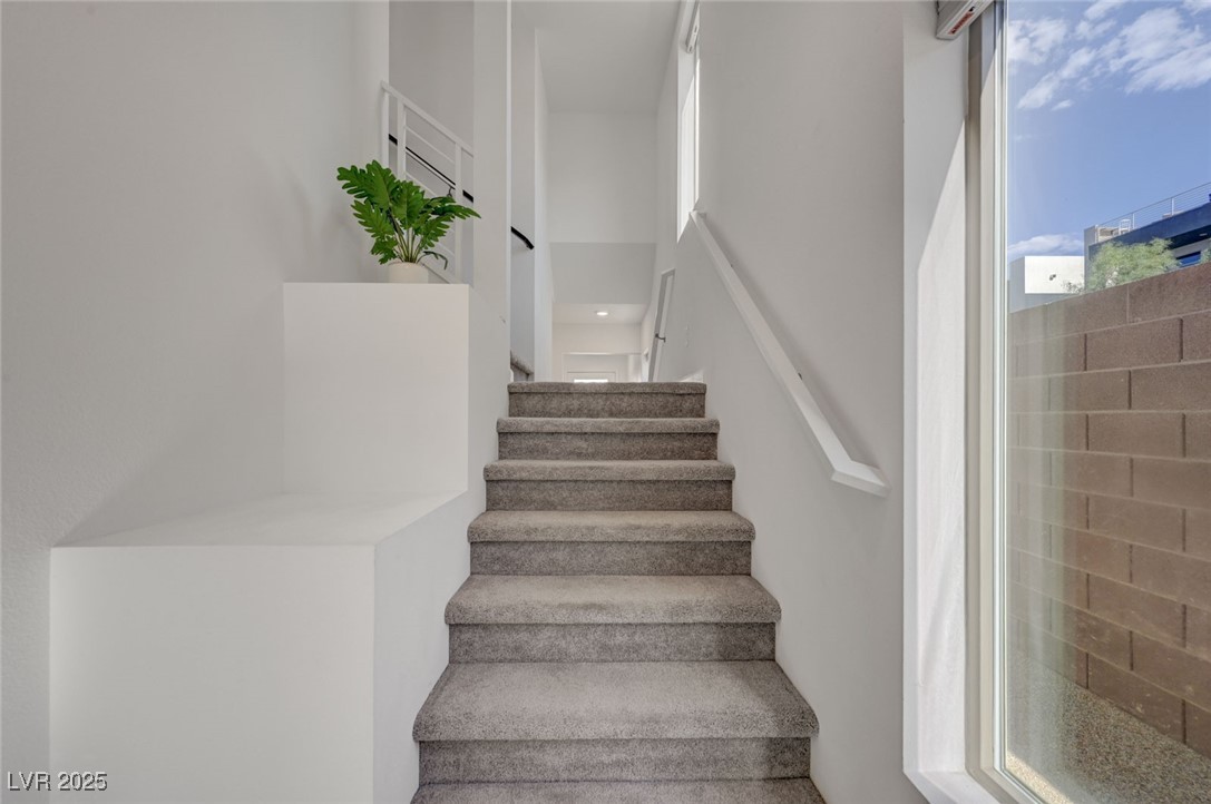 8178 Eaton Hill Street