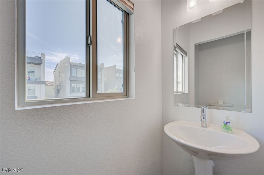 8178 Eaton Hill Street