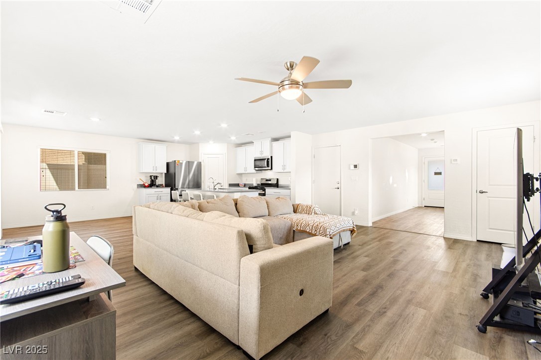 4215 Wind Mesa Drive