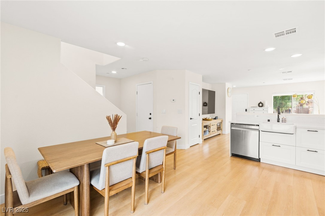 1098 Paradise Coach Drive