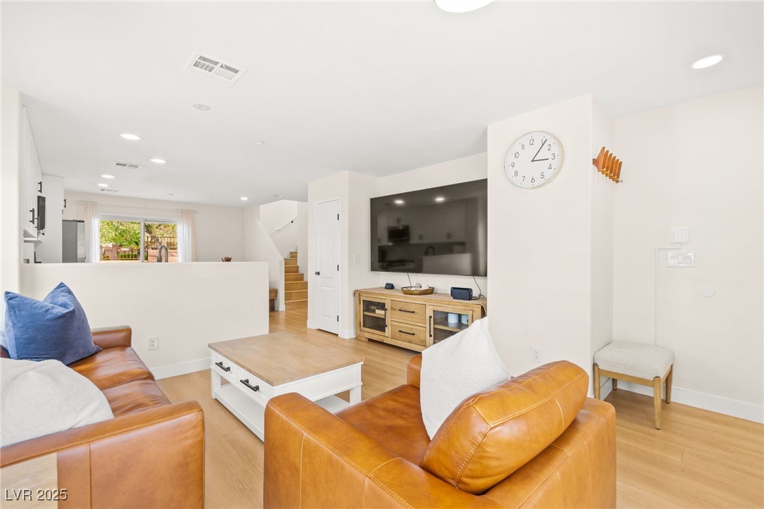 1098 Paradise Coach Drive