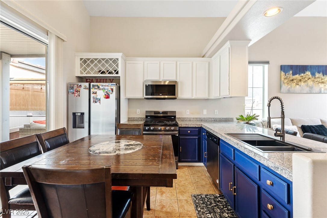 7597 Aspen Color Street