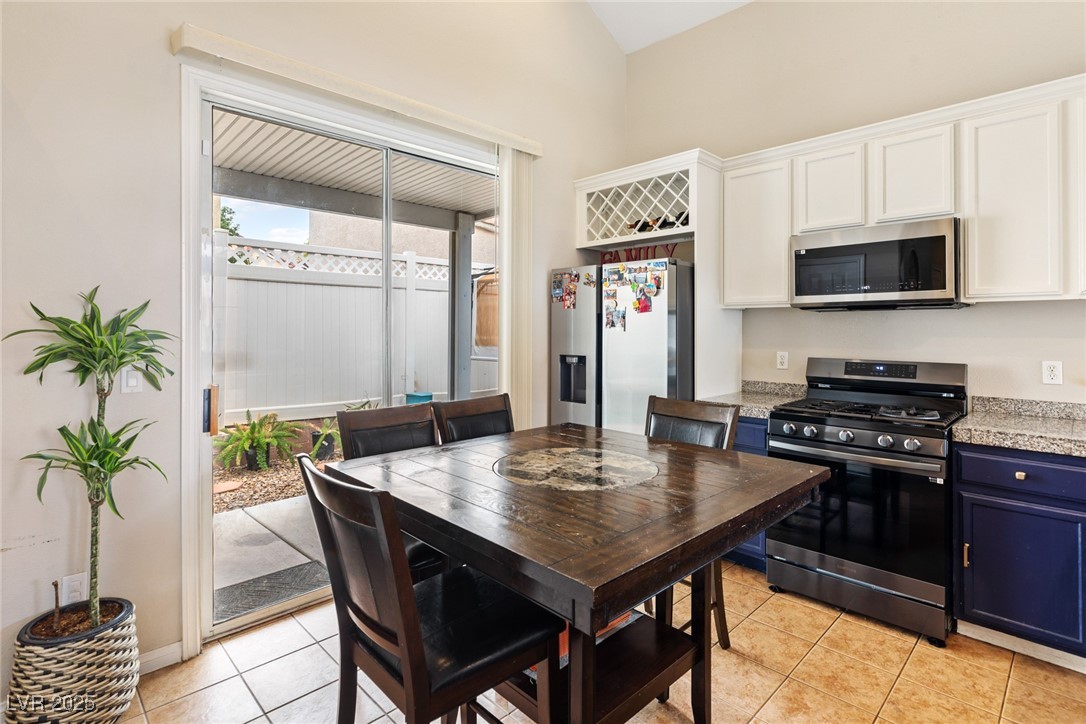 7597 Aspen Color Street