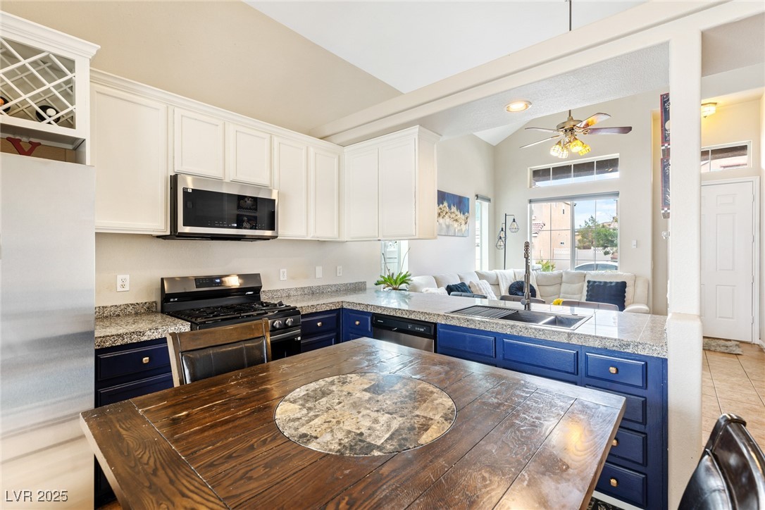 7597 Aspen Color Street