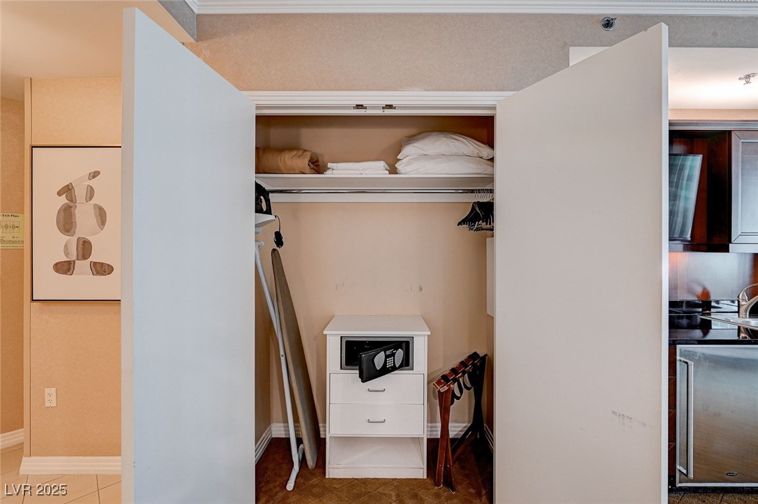 135 East Harmon Avenue 817