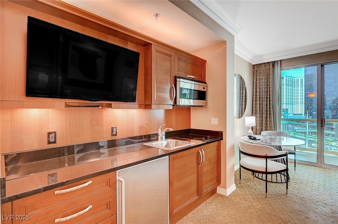 135 East Harmon Avenue 817