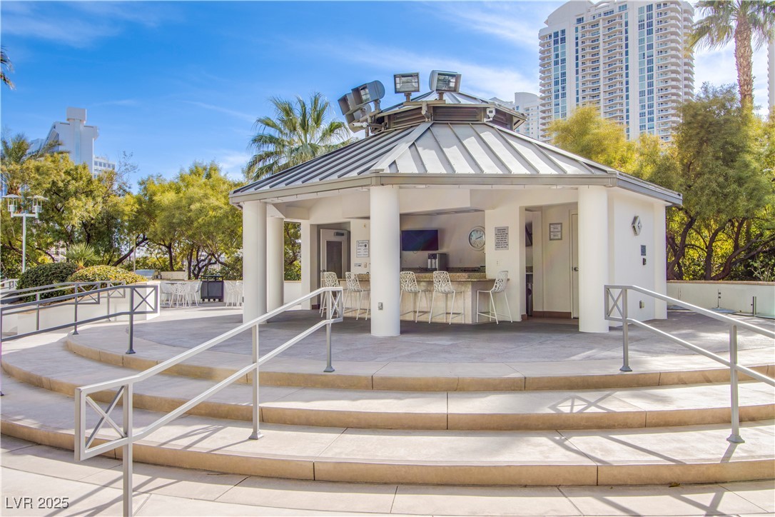 222 Karen Avenue 2604