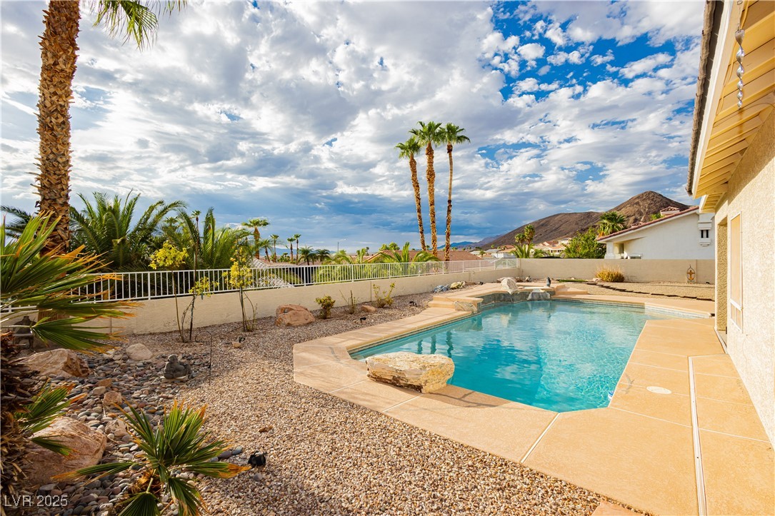 932 Rhyolite Terrace