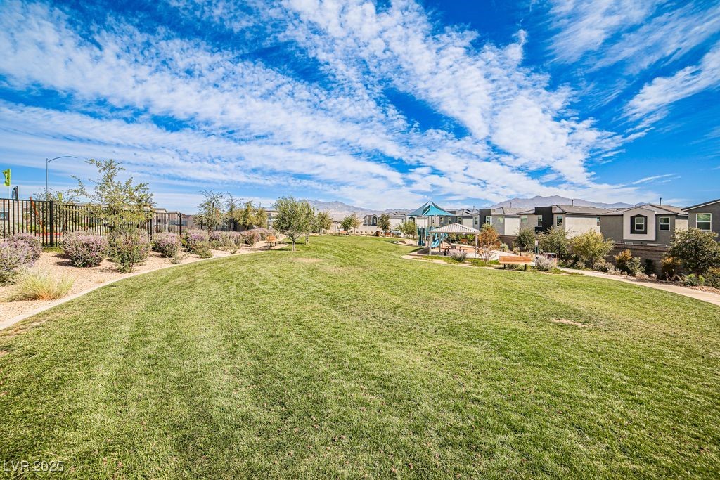 10204 Kern Peak Street