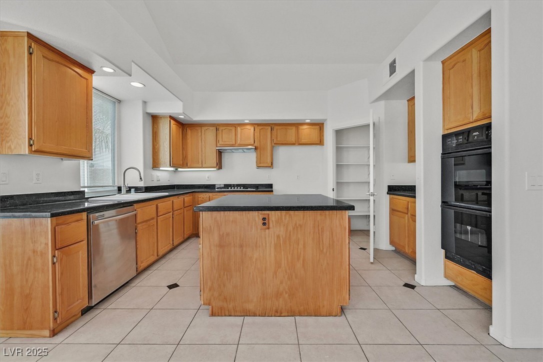 8887 Mia Moore Avenue