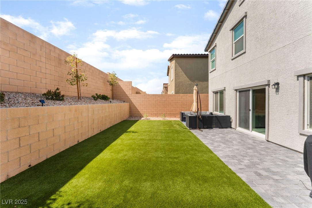 7211 Alabaster Peak Street