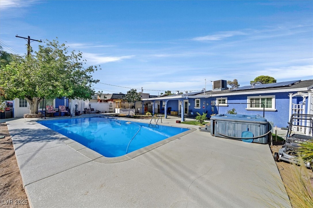 3085 Greenbriar Drive