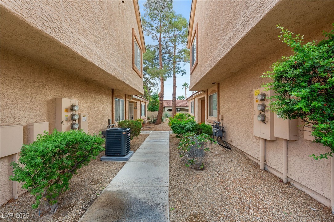 1624 North Torrey Pines Drive 104