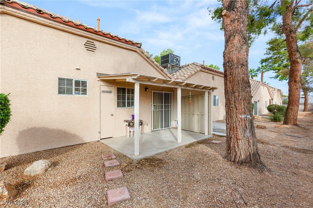 1624 North Torrey Pines Drive 104