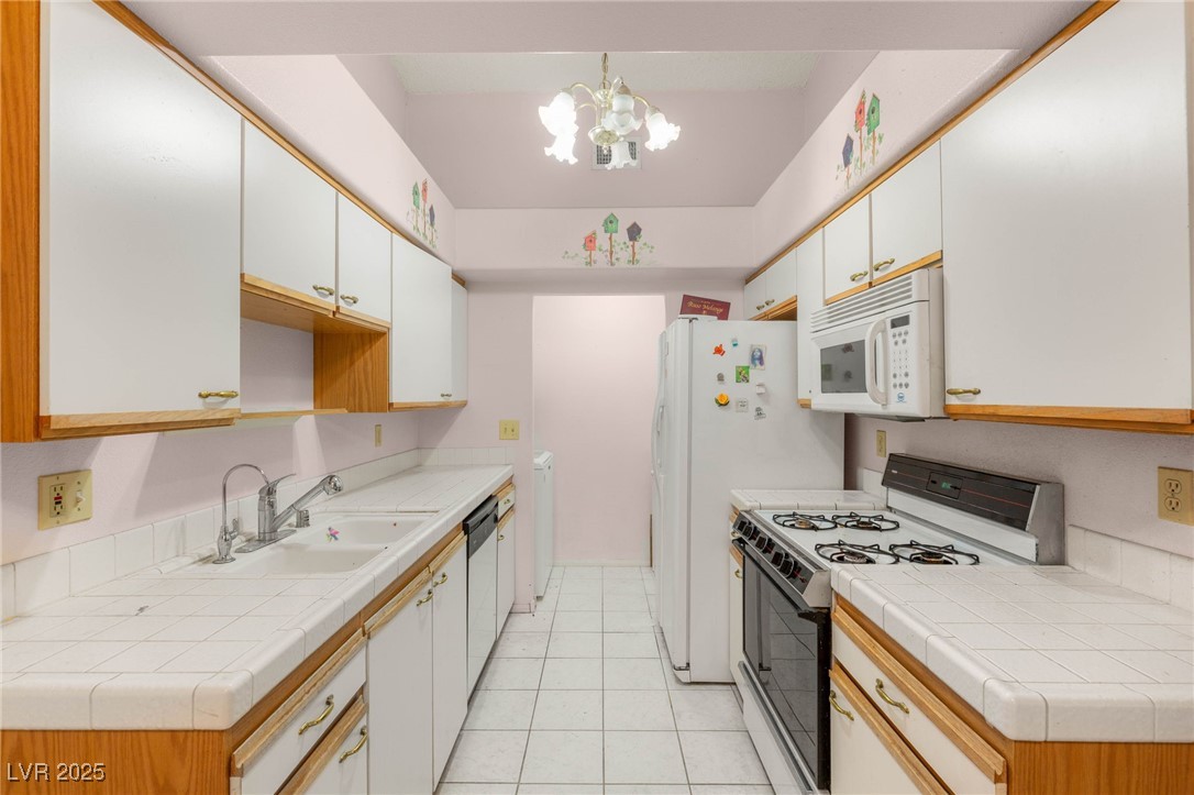 1624 North Torrey Pines Drive 104