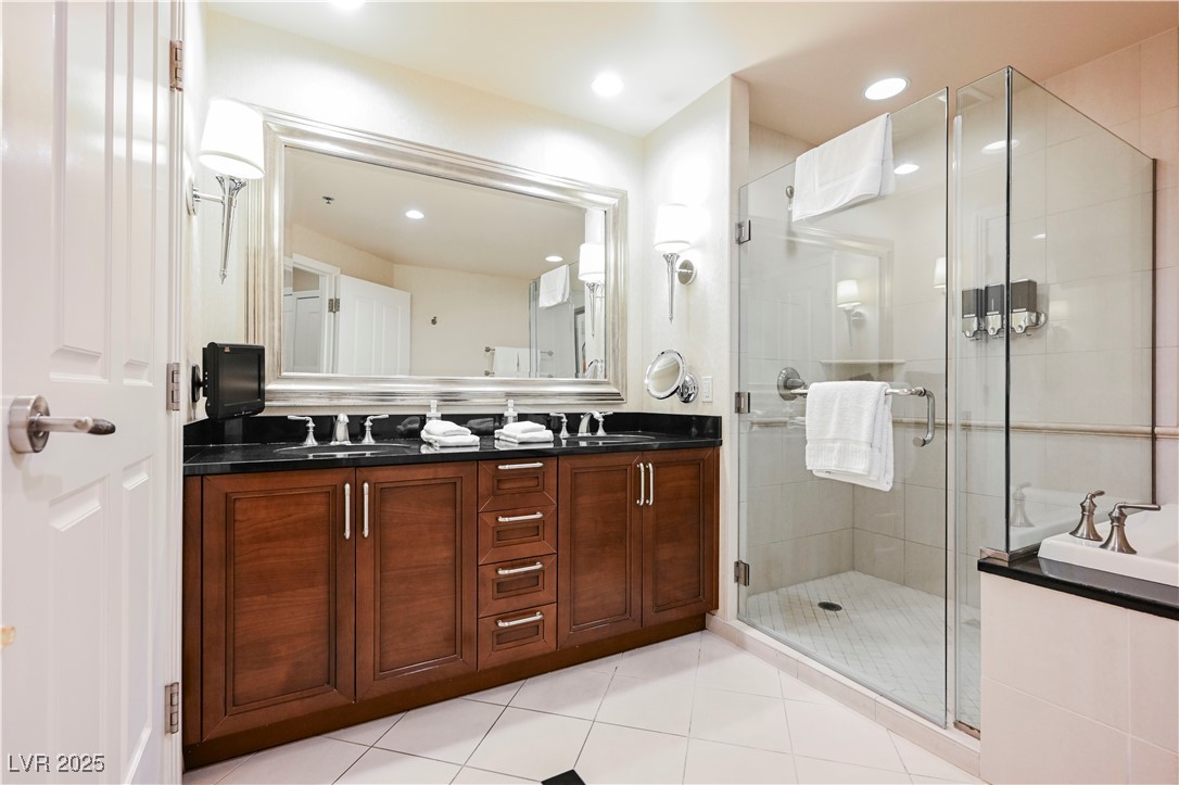 125 East Harmon Avenue 2715