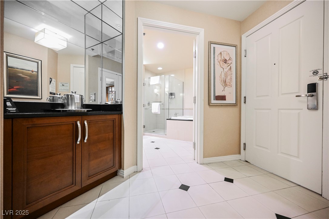 125 East Harmon Avenue 2715