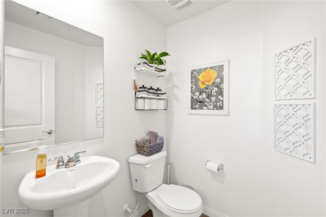 4708 Peacock Cliffs Avenue