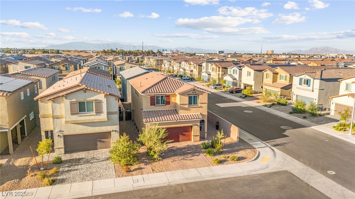 4708 Peacock Cliffs Avenue