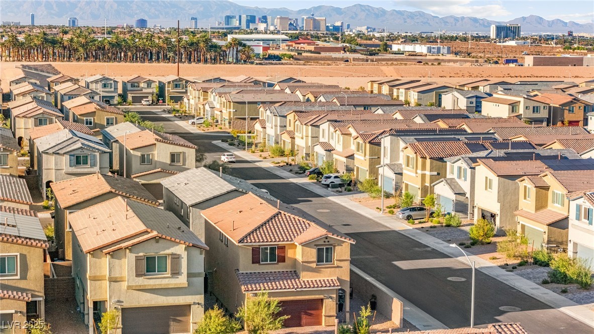 4708 Peacock Cliffs Avenue