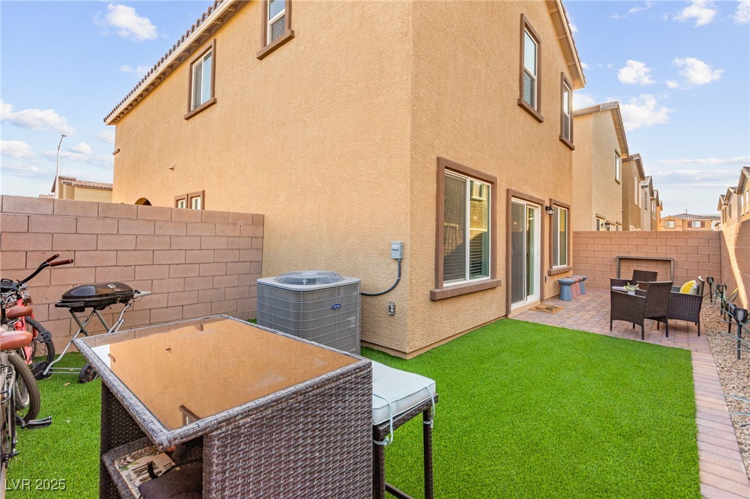 4708 Peacock Cliffs Avenue