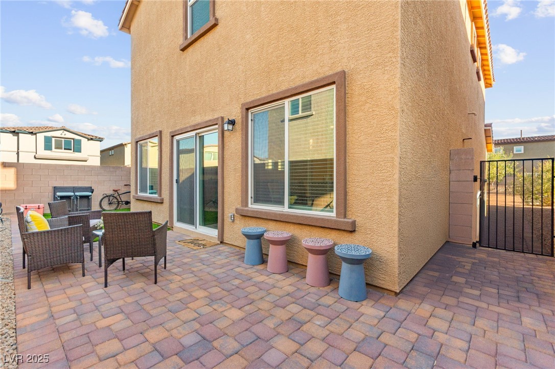 4708 Peacock Cliffs Avenue