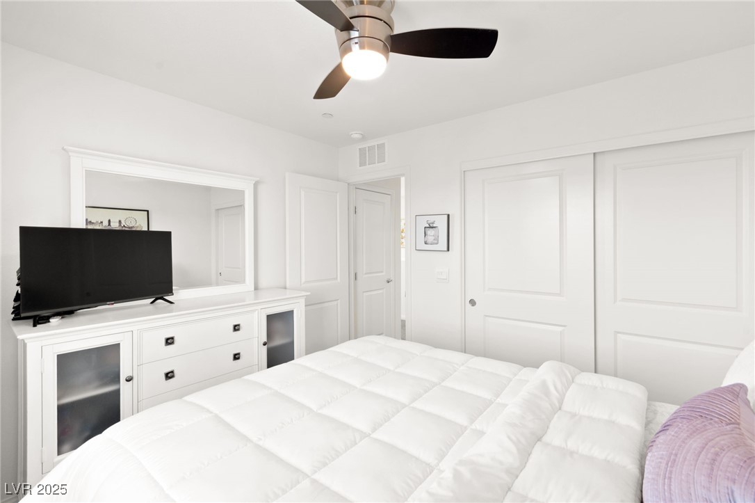 4708 Peacock Cliffs Avenue