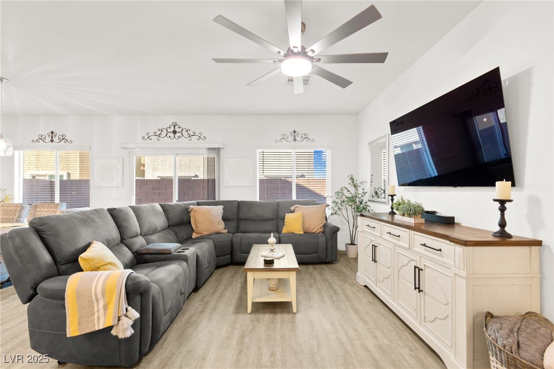 4708 Peacock Cliffs Avenue