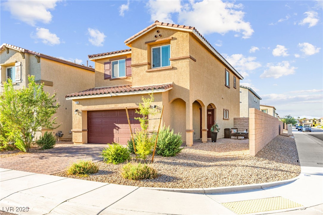 4708 Peacock Cliffs Avenue