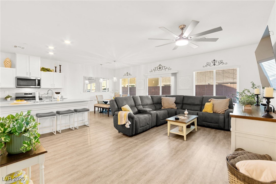 4708 Peacock Cliffs Avenue