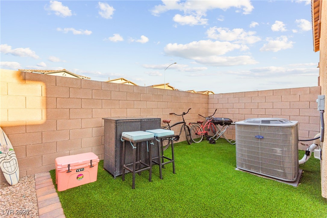 4708 Peacock Cliffs Avenue